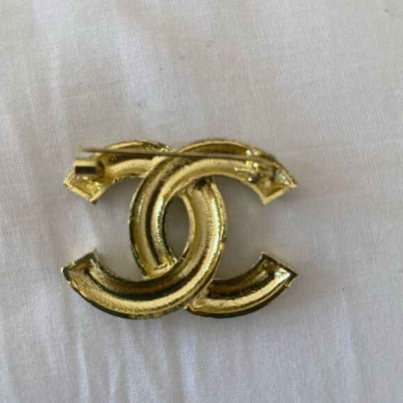 Classic Brooch - Picture 6 of 11